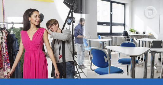 Estudiante con vestido fucsia siendo ajustado por profesora de moda en taller de confección iluminado.